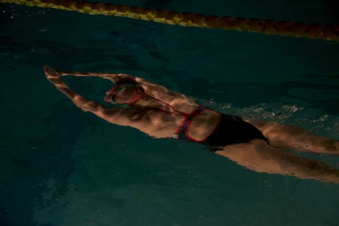 Monitora de natación no tiene derecho a cobrar plus de idiomas por usar inglés ocasionalmente