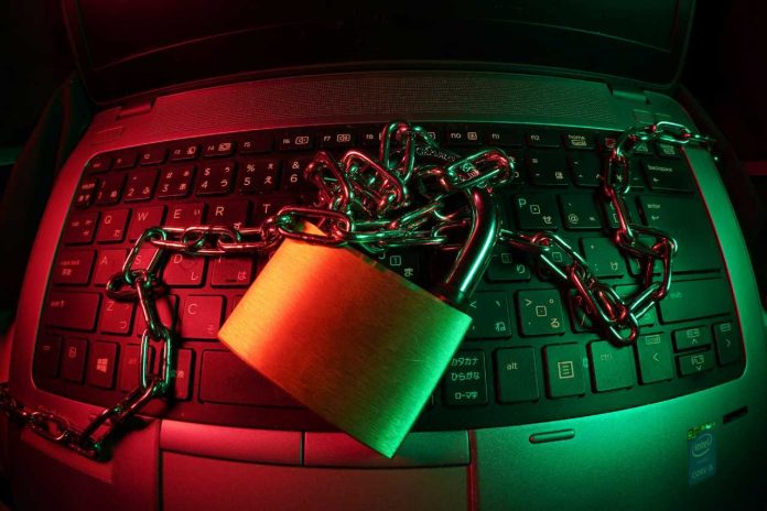 La AEAT recuerda a los contribuyentes que no deben facilitar información confidencial por correo electrónico o SMS y que nunca solicita devoluciones a través de tarjetas de crédito o débito ni utiliza BIZUM para tal fin.