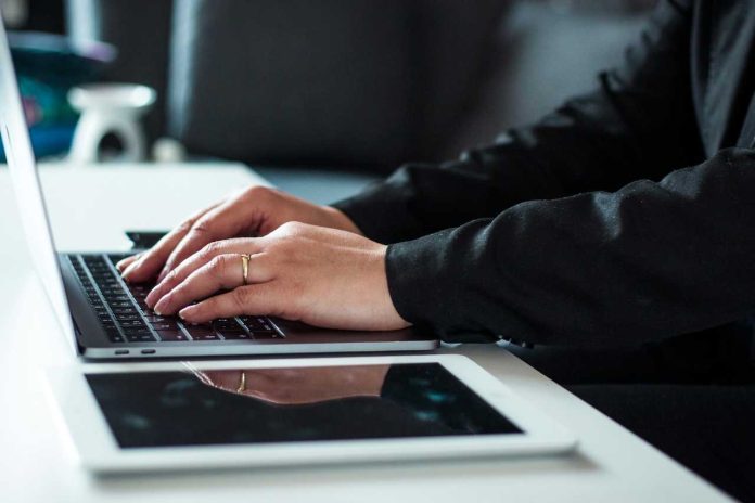 Un nuevo sistema permite corregir discrepancias menores de forma telemática sin necesidad de iniciar un proceso de comprobación.