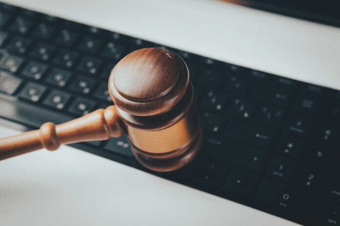En una reciente sentencia, el Tribunal Supremo ha zanjado una controversia fiscal de gran relevancia para los emprendedores. La Sala de lo Contencioso ha establecido que durante el periodo en el que una sociedad está en formación, es decir, desde que se otorga la escritura de constitución hasta que se inscribe en el Registro Mercantil, las rentas obtenidas por dicha sociedad deben ser tributadas por sus socios en el Impuesto sobre la Renta de las Personas Físicas (IRPF).