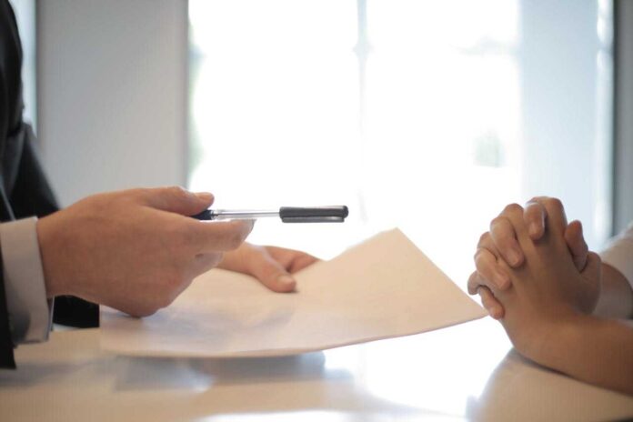 Las Arras en el Contrato de Compraventa: Más Allá de la Denominación, su Naturaleza Jurídica Define sus Efectos